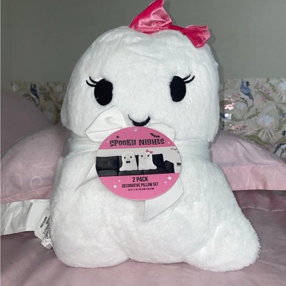 Source Unknown Other - 👻🎀ghost pillow with pink bow 🎀👻